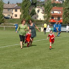 Benefiční fotbal pro Dobromysl 2012